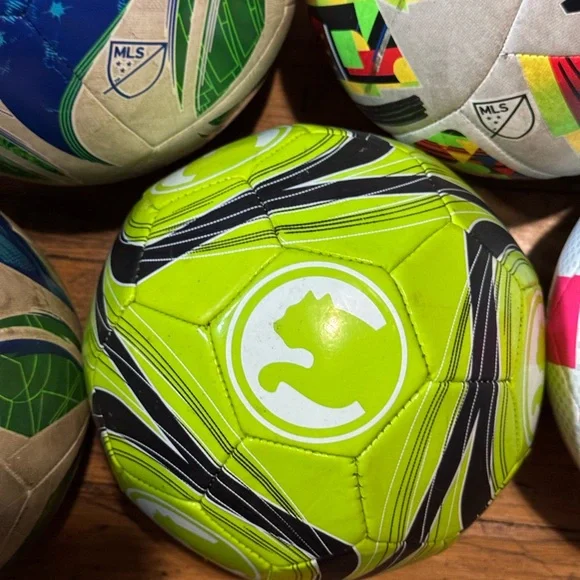 Size 4 soccer ball - Picture 10 of 10